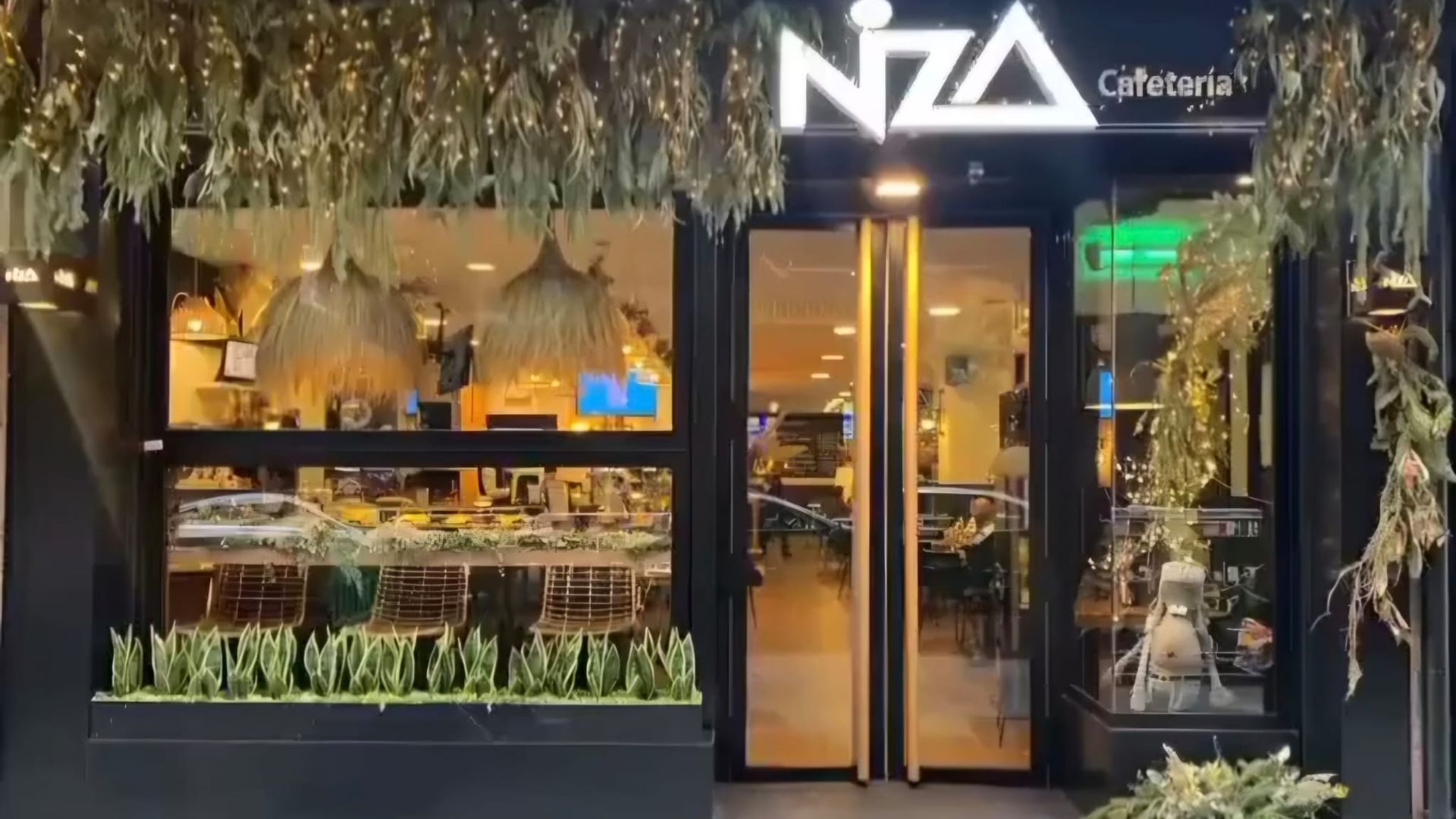 Oleada de solidaridad con los propietarios de una cafetería de Ourense que sufrió un incendio este lunes Oleada de solidaridad con los propietarios de una cafetería de Ourense que sufrió un incendio este lunes