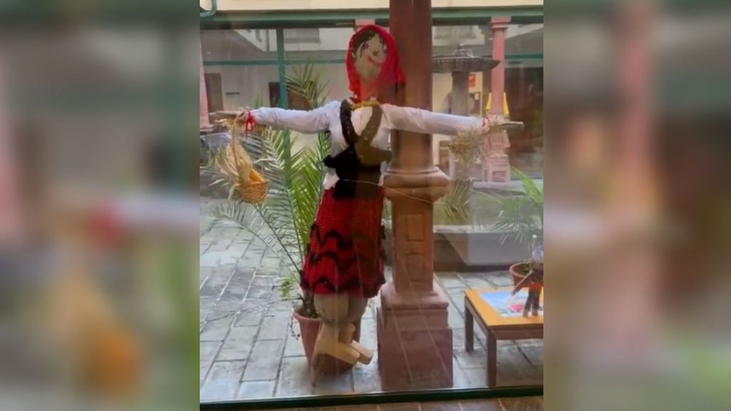 Un concurso premia a los mejores espantapájaros en Barco de Valdeorras, Ourense