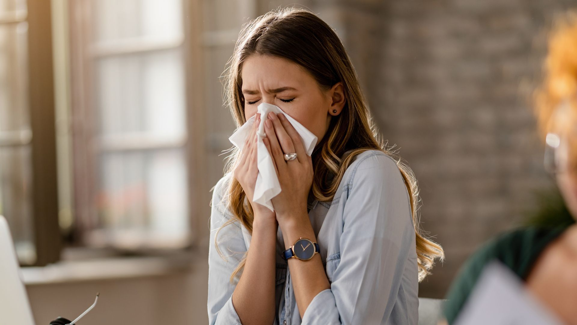 Una chica con alergia Una chica con alergia