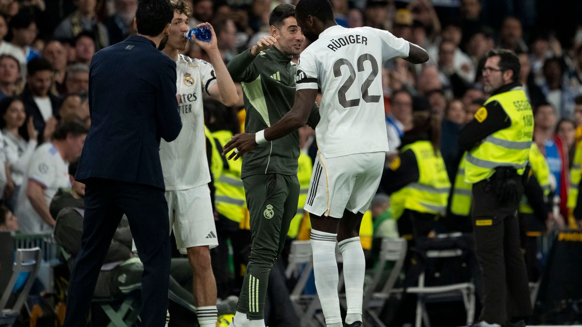 Arbeloa da instrucciones durante el Real Madrid - Elche