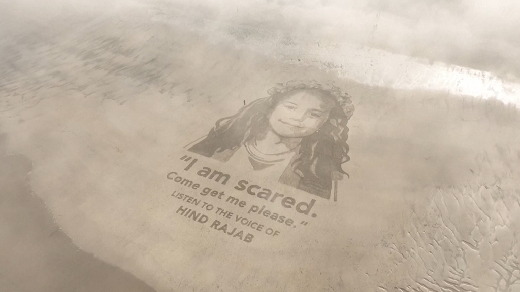Emotivo homenaje en una playa británica a Hind Rajab, la niña palestina de cinco años que fue asesinada en Gaza por el Ejército israelí