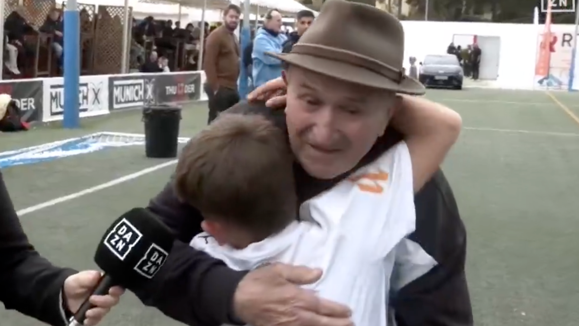 Jorge Latorre abraza entre lágrimas a su abuelo