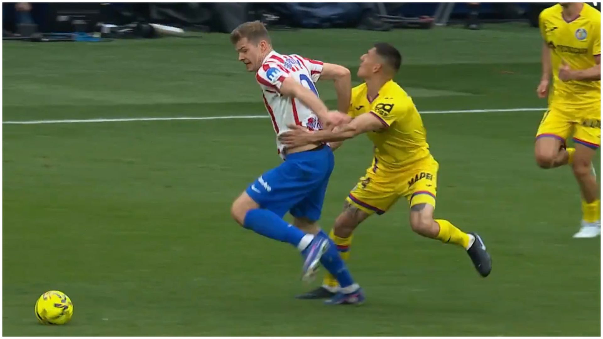 La acción de Sorloth con Zaid Romero