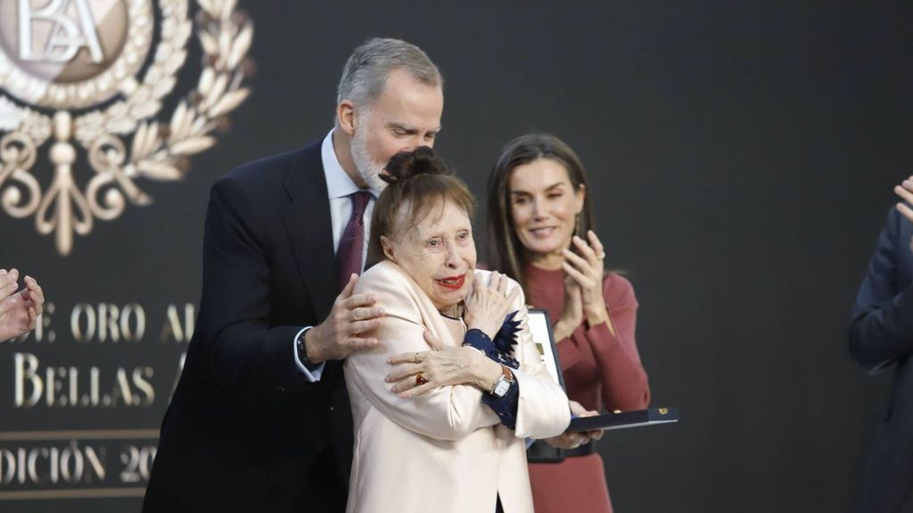 El entrañable momento de Gemma Cuervo al recibir la Medalla de Oro al Mérito en Bellas Artes