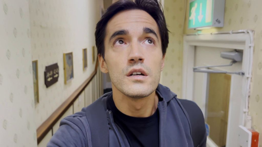 Javier Pérez Campos pasa la noche en el mítico hotel Red Lion, uno de los lugares más embrujados de Inglaterra Cuarto Milenio Temporada 21 Top Vídeos 799