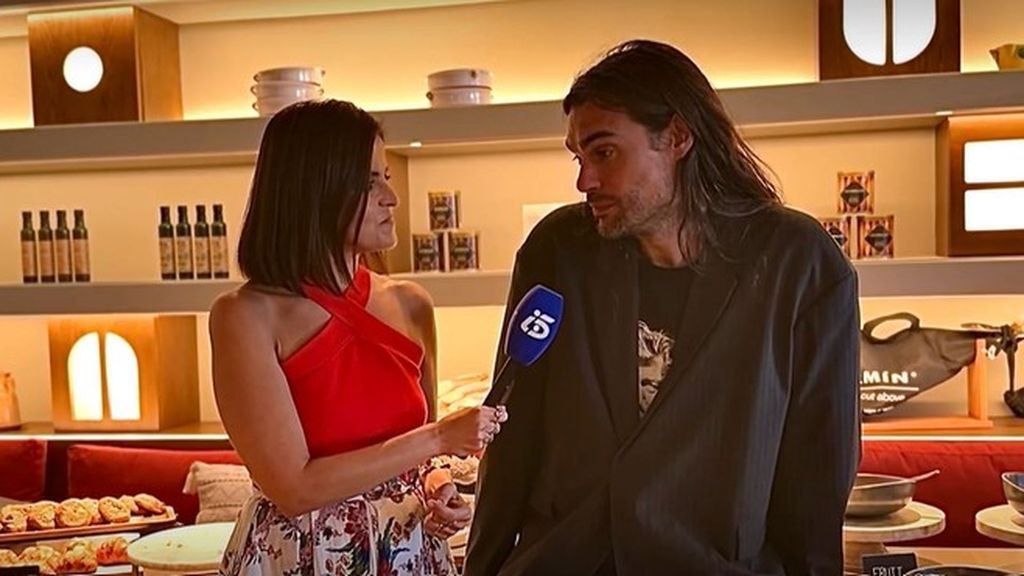 Así ha sido la entrevista de Óliver Laxe, director de 'Sirat', con 'Informativos Telecinco'