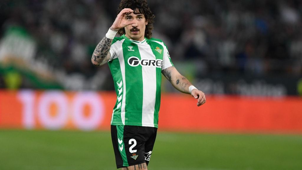 Héctor Bellerín, en zona mixta