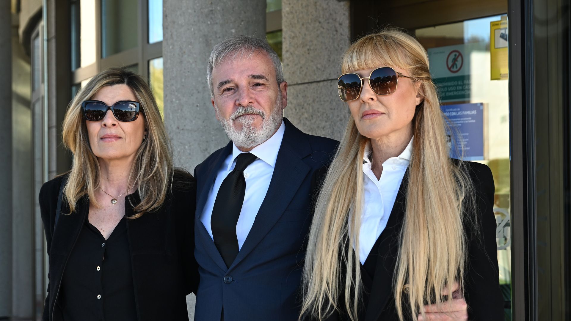 Cayetana, Fernando y Natalia Guillén Cuervo dan el último adiós a su madre, la actriz Gemma Cuervo Cayetana, Fernando y Natalia Guillén Cuervo dan el último adiós a su madre, la actriz Gemma Cuervo