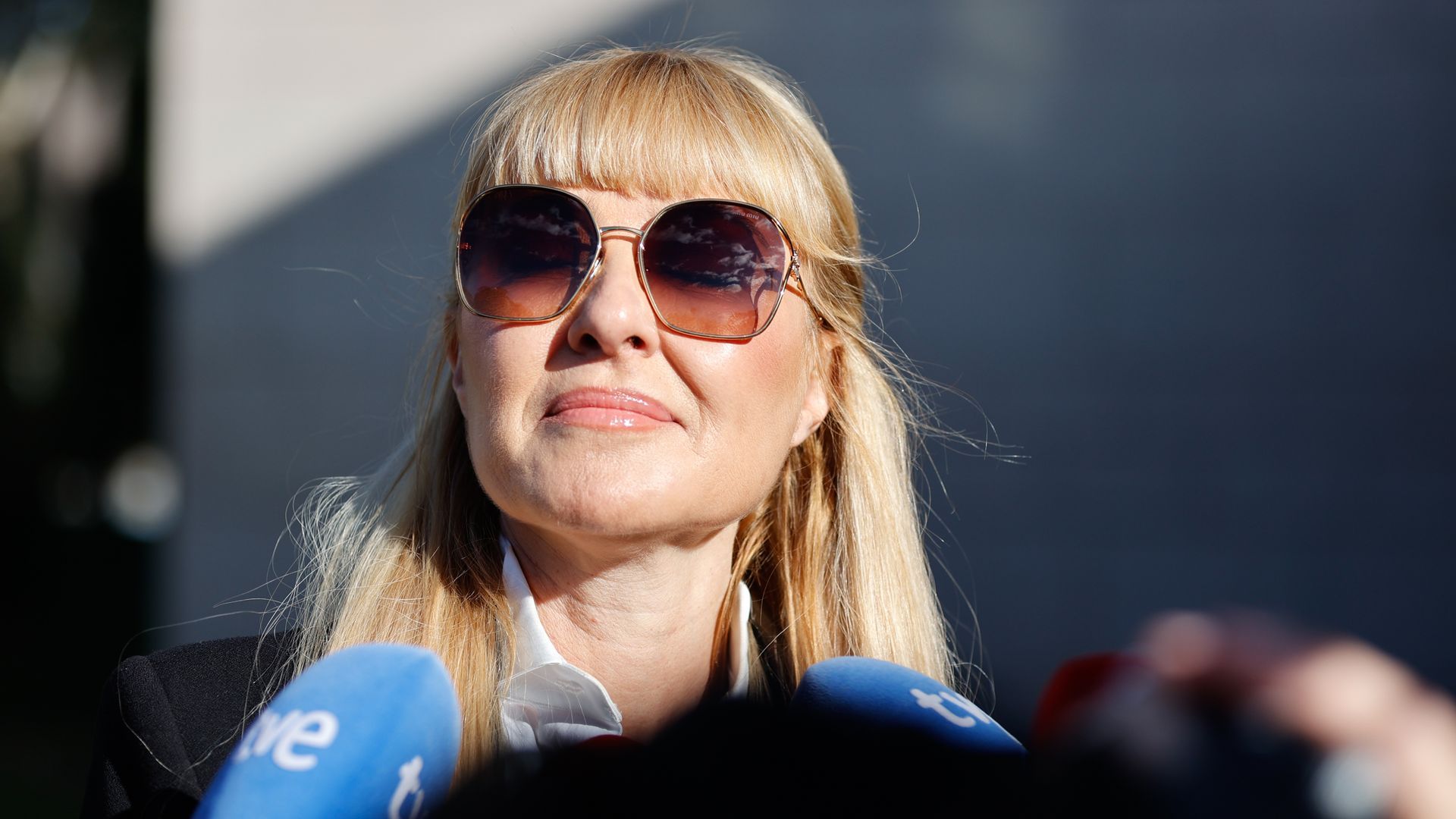 Cayetana Guillén Cuervo en el tanatorio para despedir a su madre Cayetana Guillén Cuervo en el tanatorio para despedir a su madre