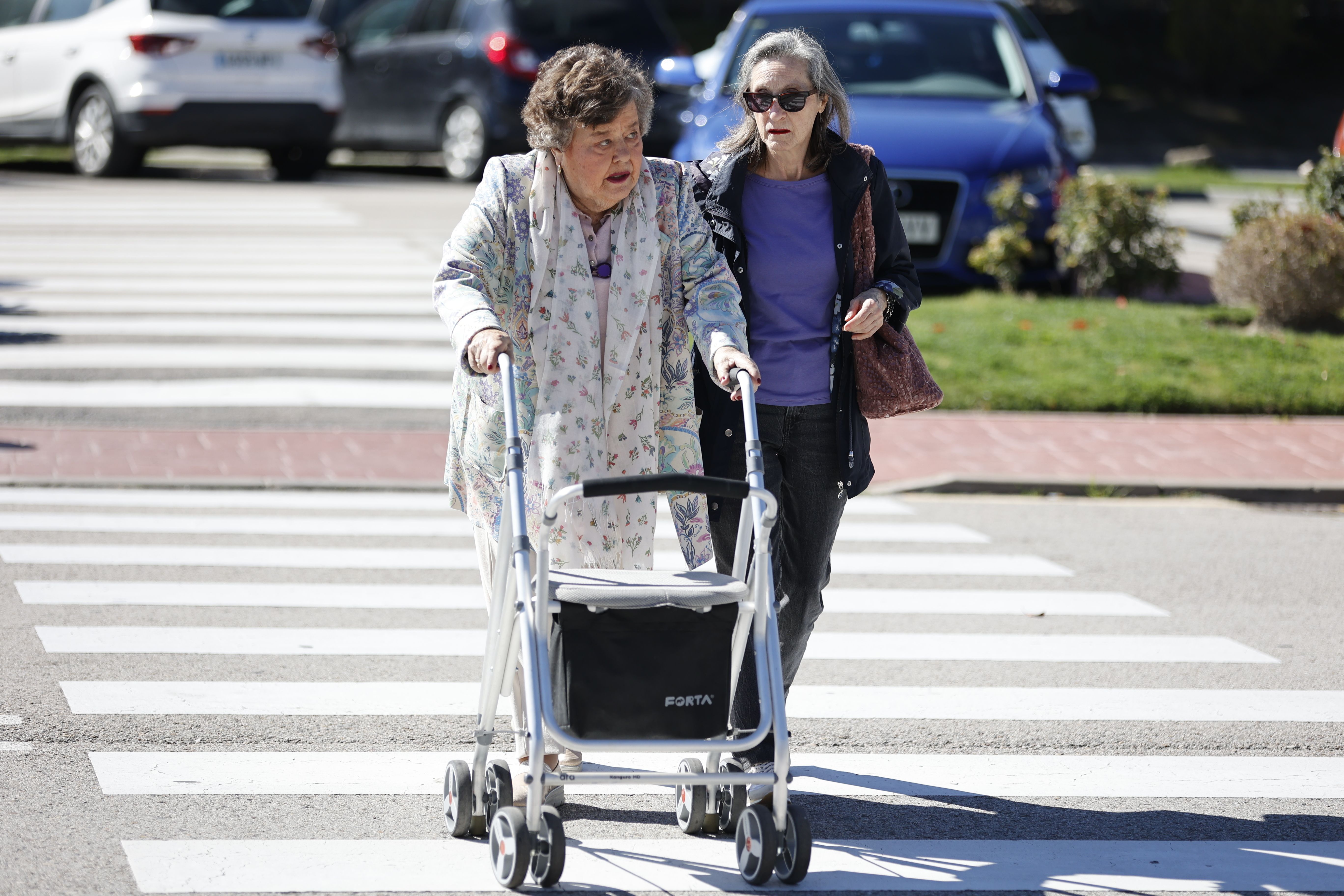 Cristina Almeida en la capilla ardiente de Gemma Cuervo