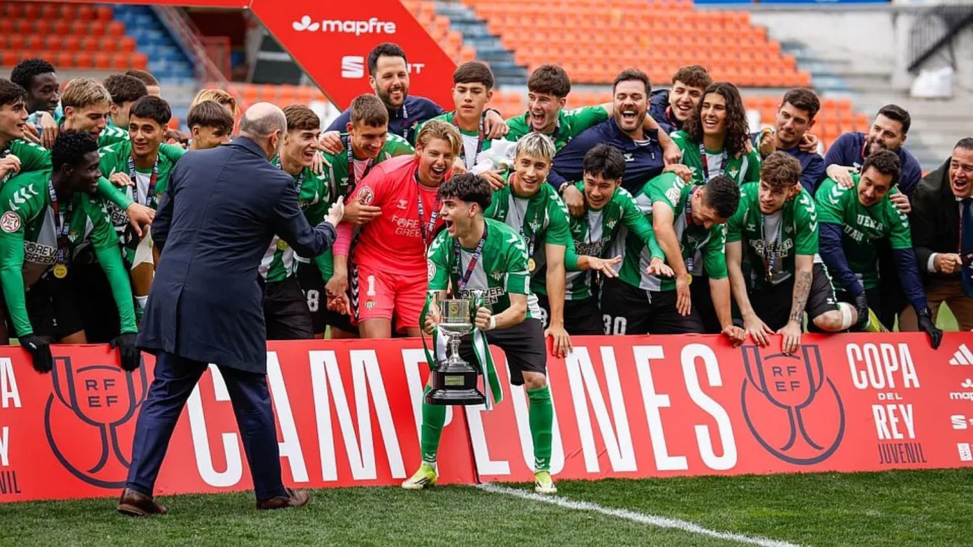 El Betis, celebrando el título de la Copa del Rey Juvenil