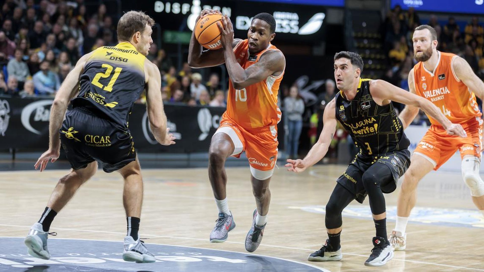 El segundo cuarto condena al Valencia Basket en Tenerife (89-71) El segundo cuarto condena al Valencia Basket en Tenerife (89-71)