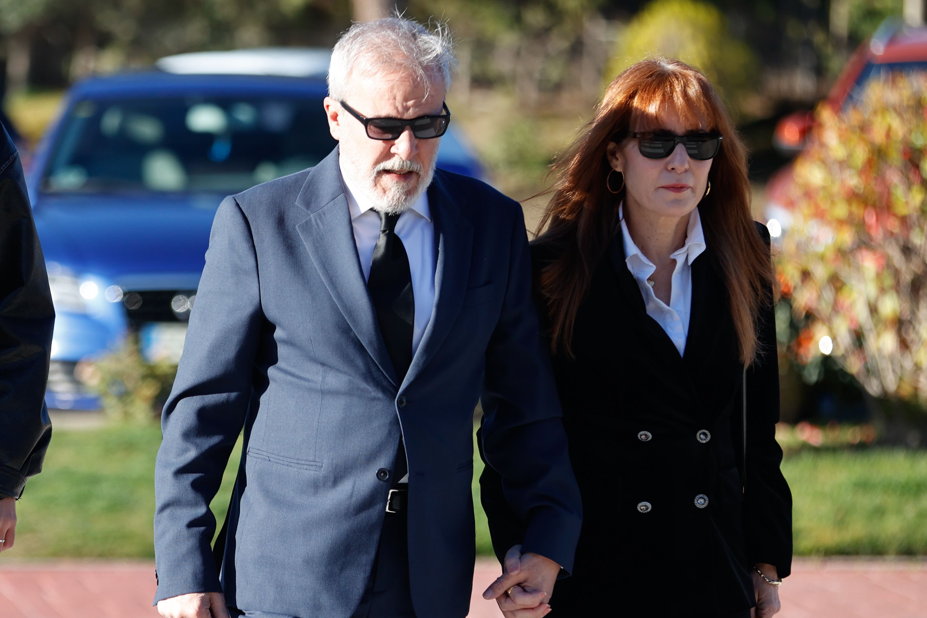 Fernando Guillén Cuervo y Lupe Cartié, en la capilla ardiente de Gemma Cuervo