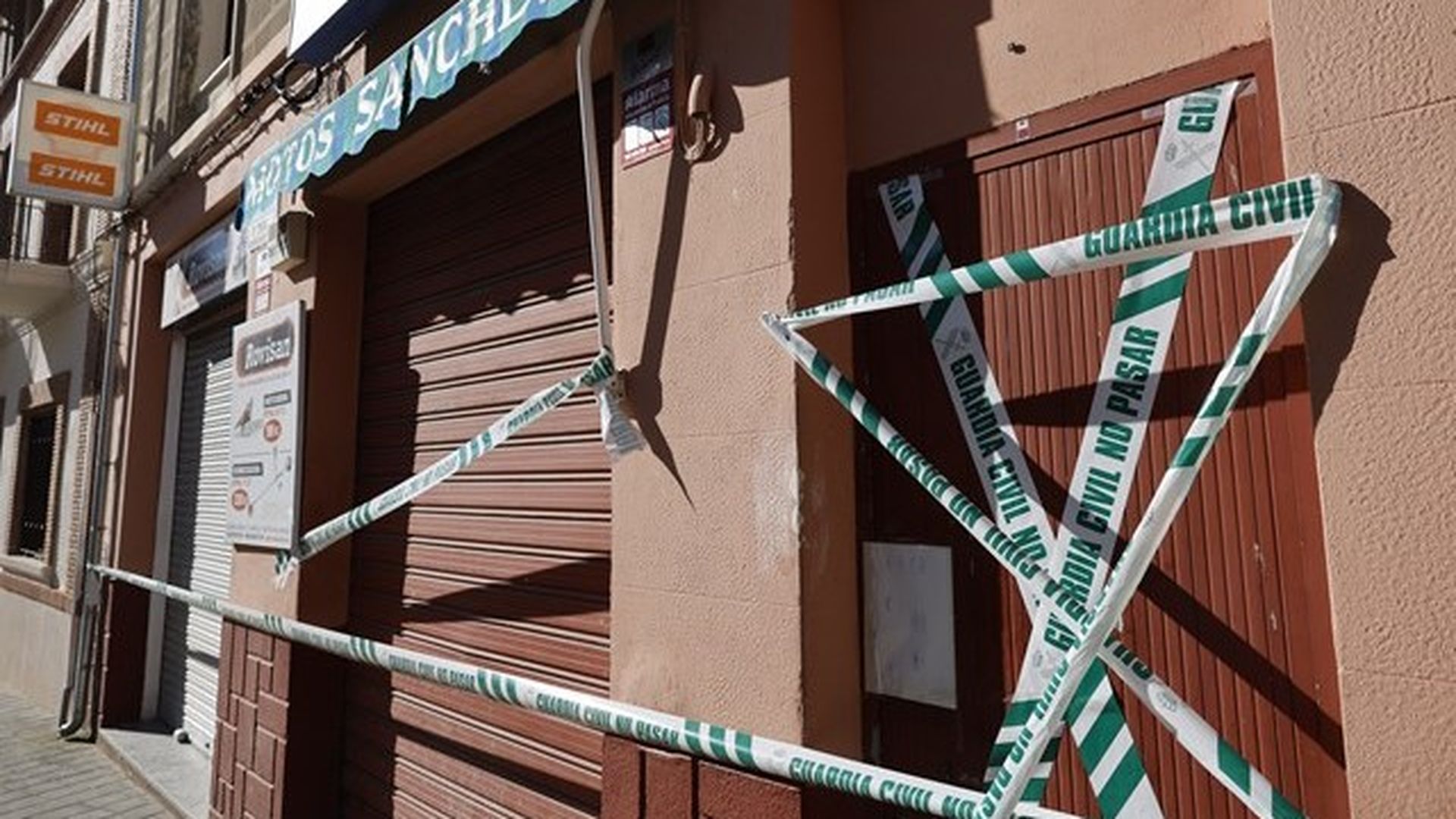 Inmueble precintado tras el suceso en Chiva, Valencia, con un hombre quemado por su mujer Inmueble precintado tras el suceso en Chiva, Valencia, con un hombre quemado por su mujer