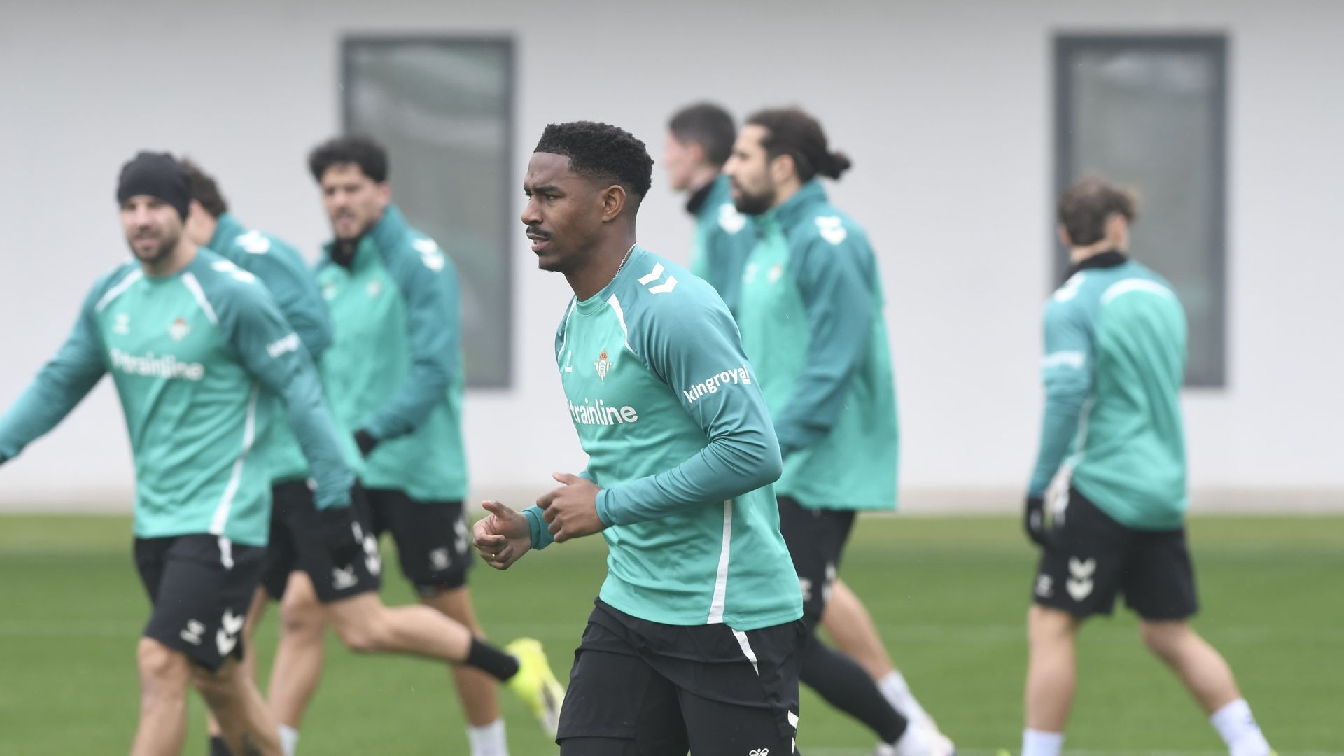 Junior Firpo, entrenando con el Betis Junior Firpo, entrenando con el Betis