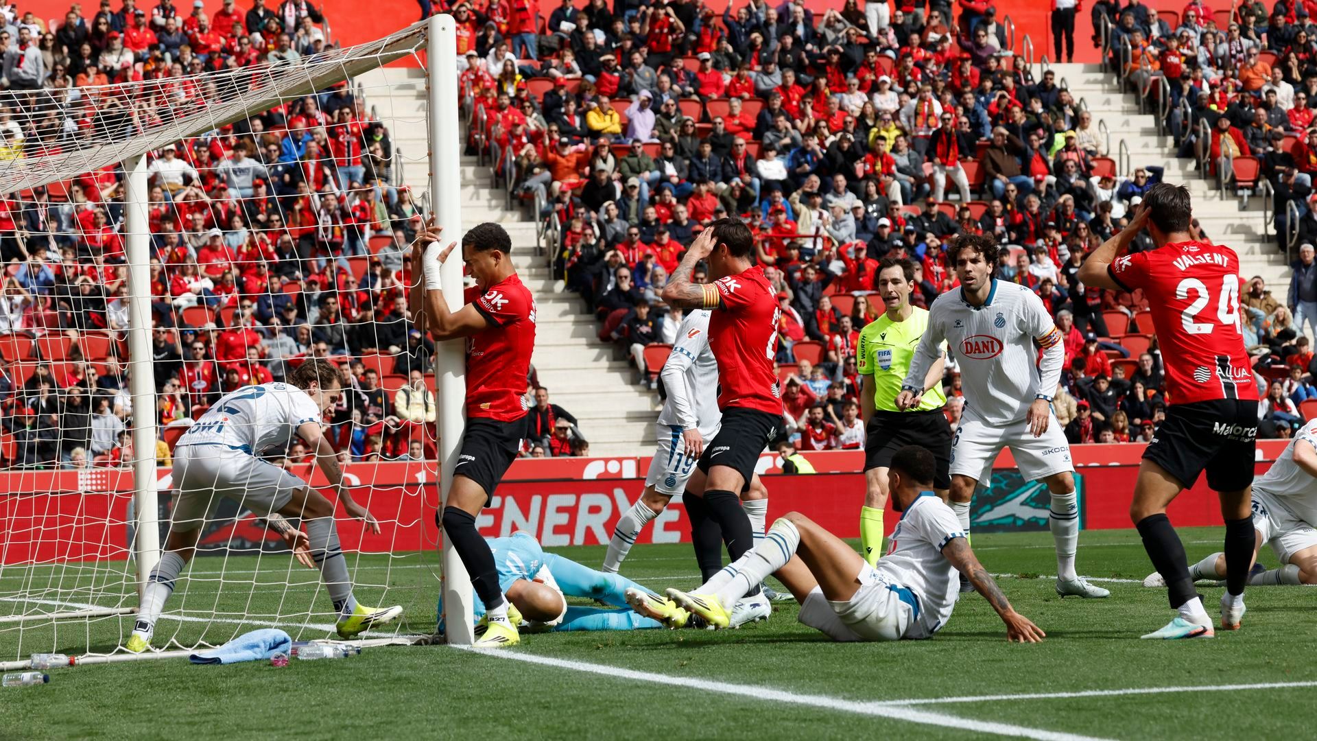 La triple parada de Dmitrovic