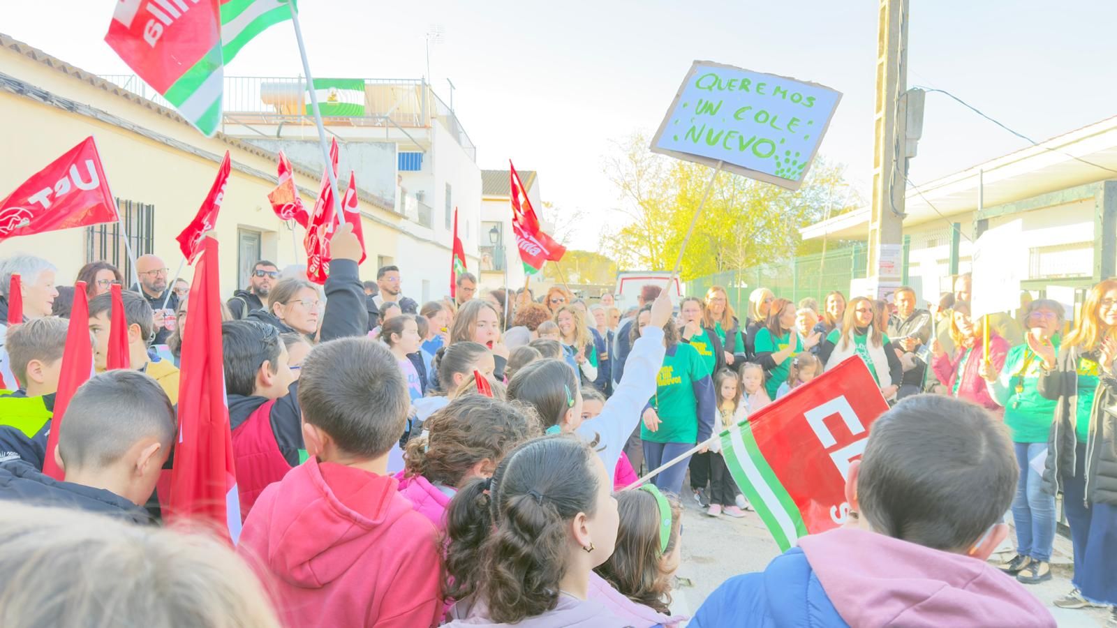 Manifestación en Gerena, Sevilla, por su colegio