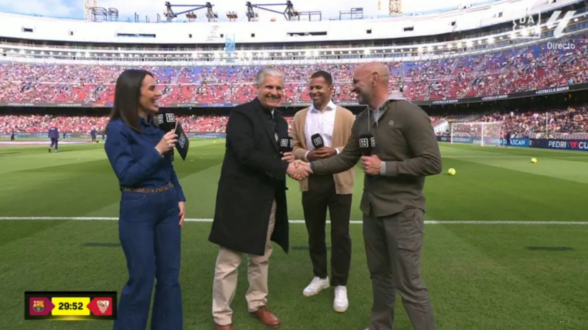 Monchi y Cordón, saludándose