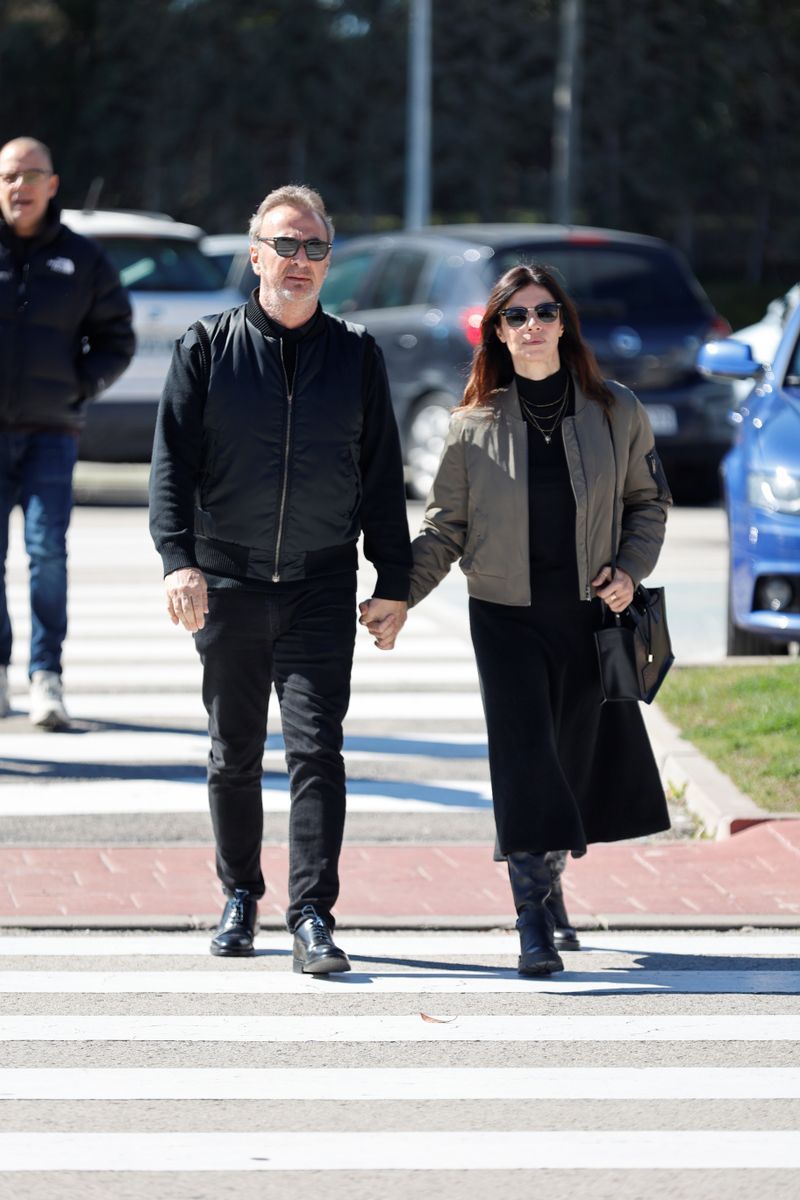 Pedro Larrañaga y Maribel Verdú en la capilla ardiente de Gemma Cuervo