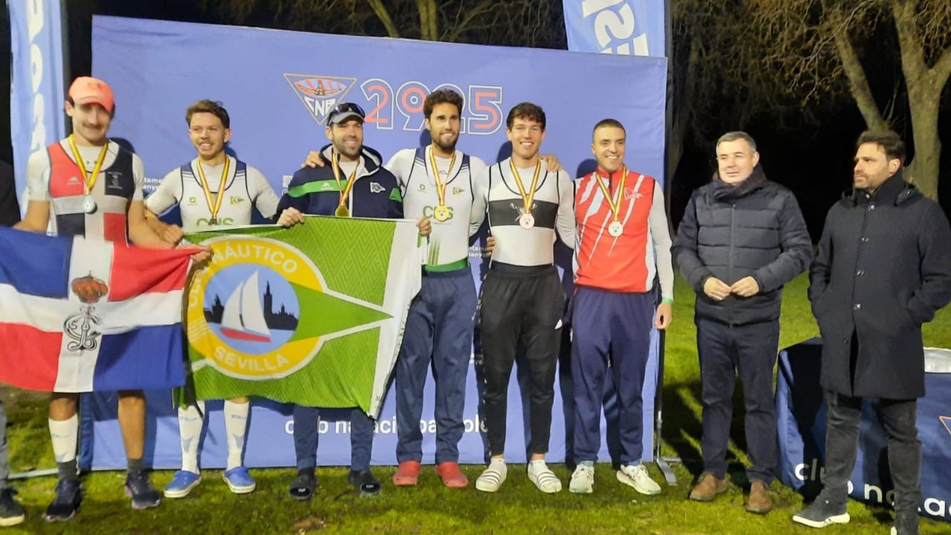 21 medallas en el Open de Primavera de remo