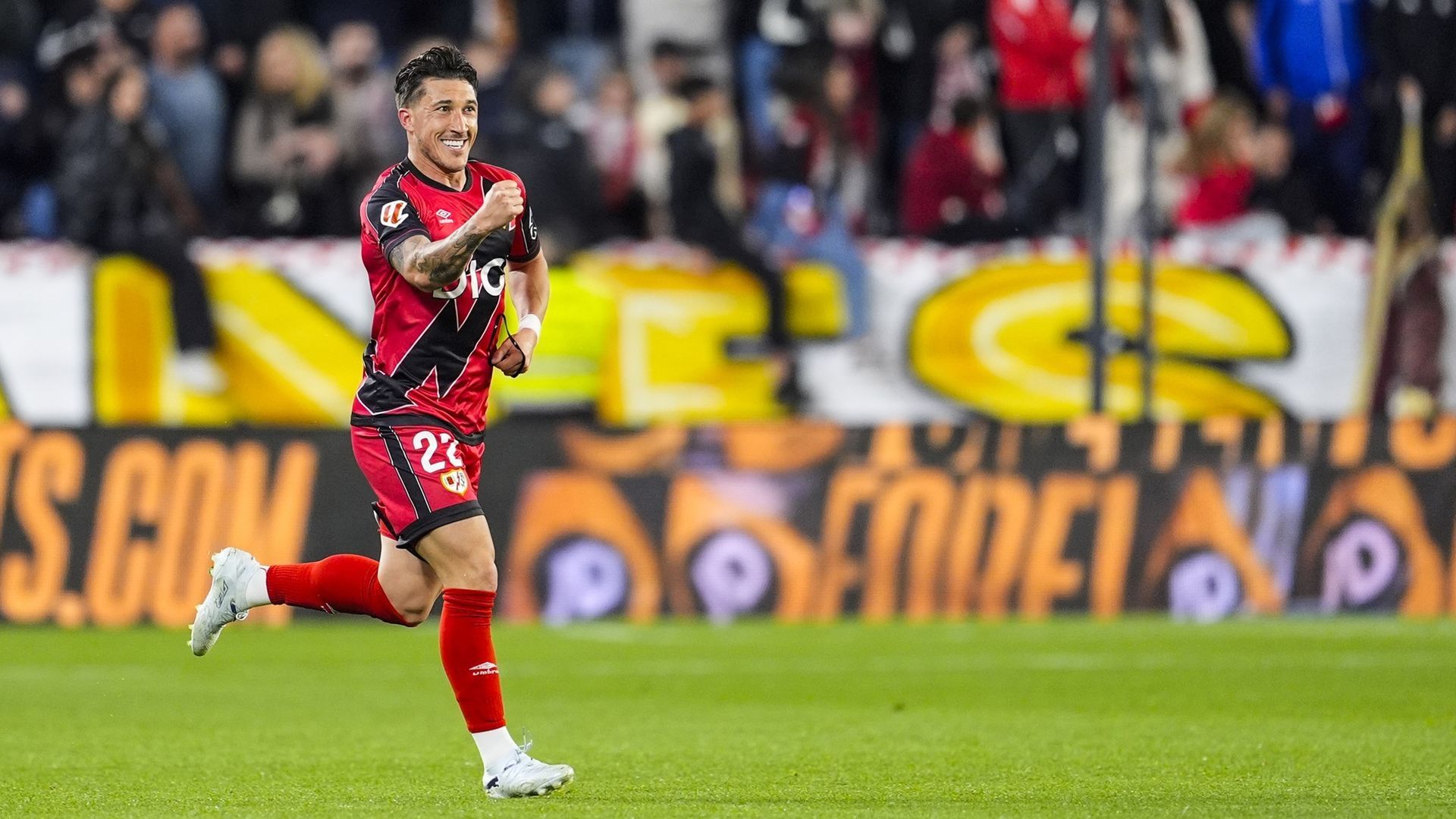 Alfonso 'Pacha' Espino celebrando un gol en un partido del Rayo Vallecano esta temporada