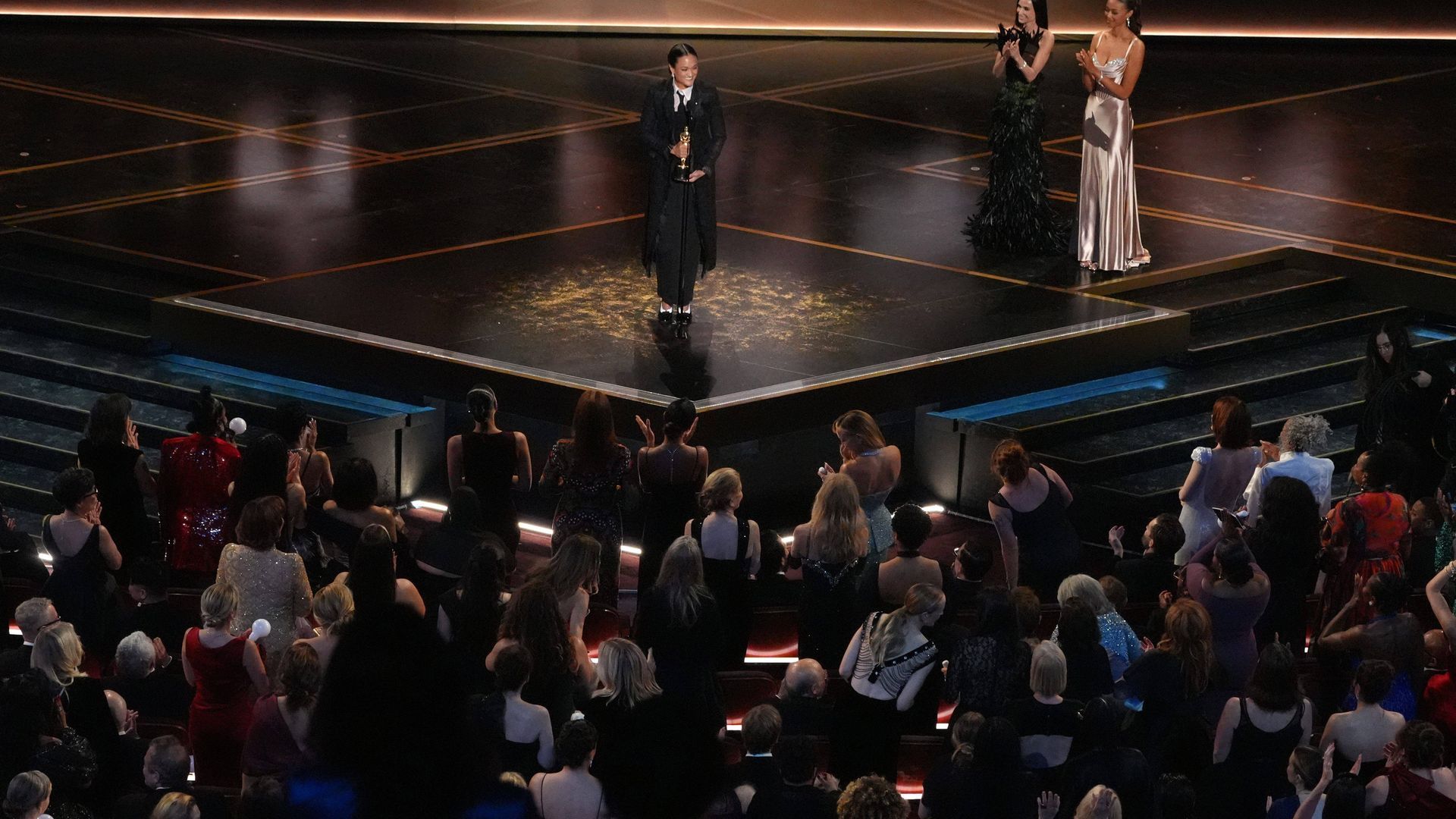 Autumn Durald Arkapaw, sobre el escenario del Dolby Theatre