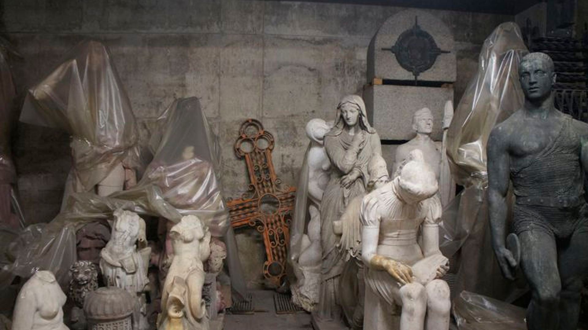 El almacén está dentro del Centro de Mantenimiento Urbano en la Via Favència de Barcelona El almacén está dentro del Centro de Mantenimiento Urbano en la Via Favència de Barcelona