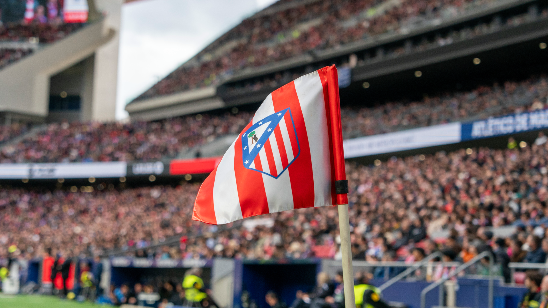El banderín del Atlético de Madrid, en el Metropolitano El banderín del Atlético de Madrid, en el Metropolitano