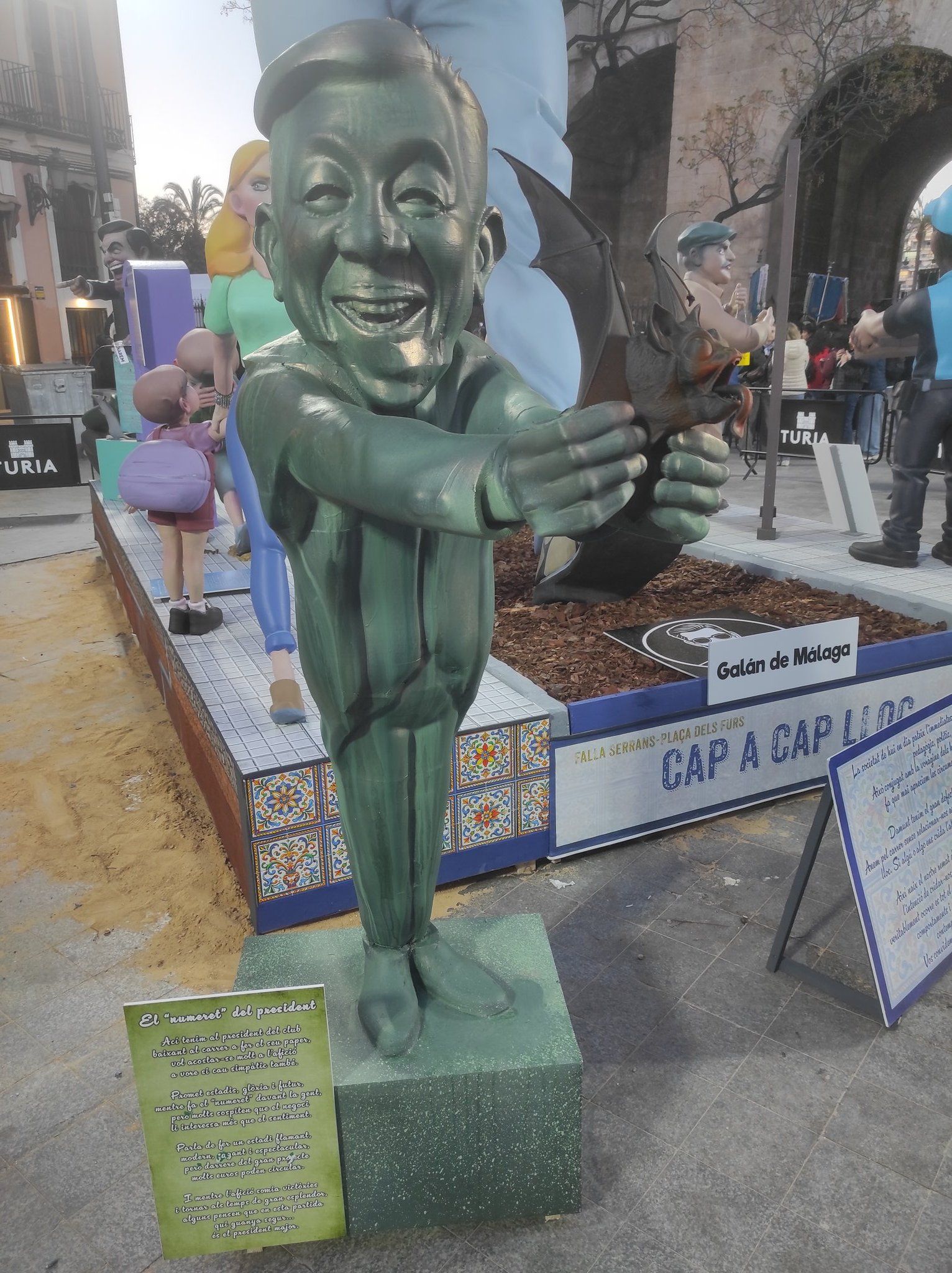 La Falla Serrans - Plaça dels Furs también se acuerda de Peter Lim