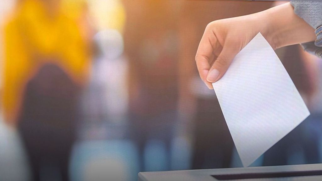 Los resultados de Castilla León aceleran el reloj de pactos en Extremadura y Aragón