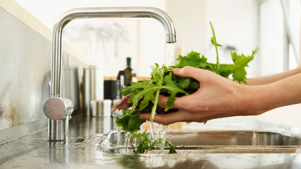 Los tres alimentos que nunca debes lavar antes de cocinar