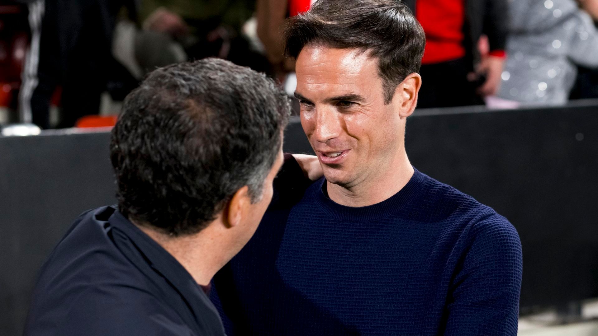 Luís Castro saluda a Iñigo Pérez en el Rayo - Levante