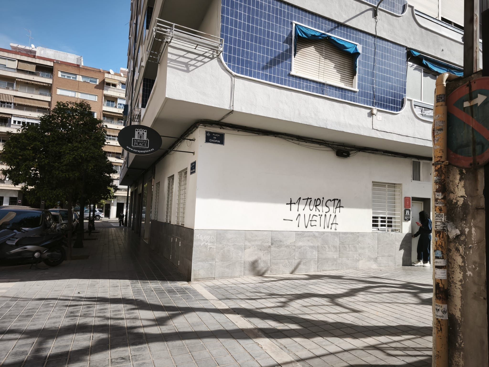 Pintada en un bajo turístico