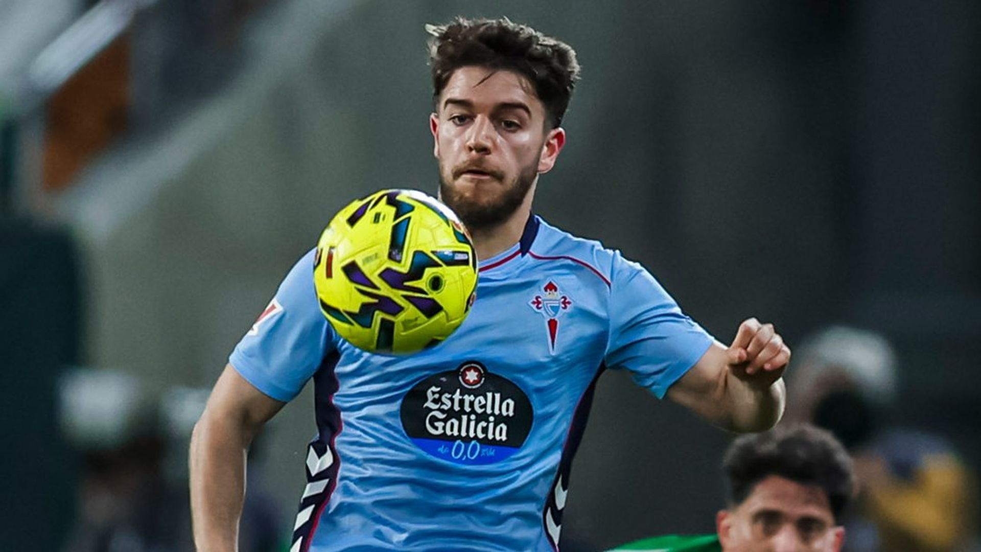 Sergio Carreira ante el Betis