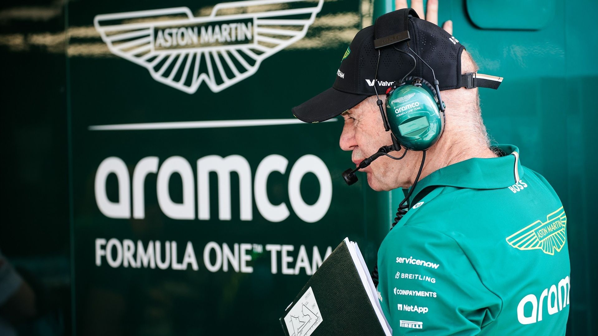 Adrian Newey en el box de Aston Martin durante los test de pretemporada
