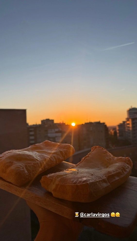 Álex González tiene un gesto público con su novia