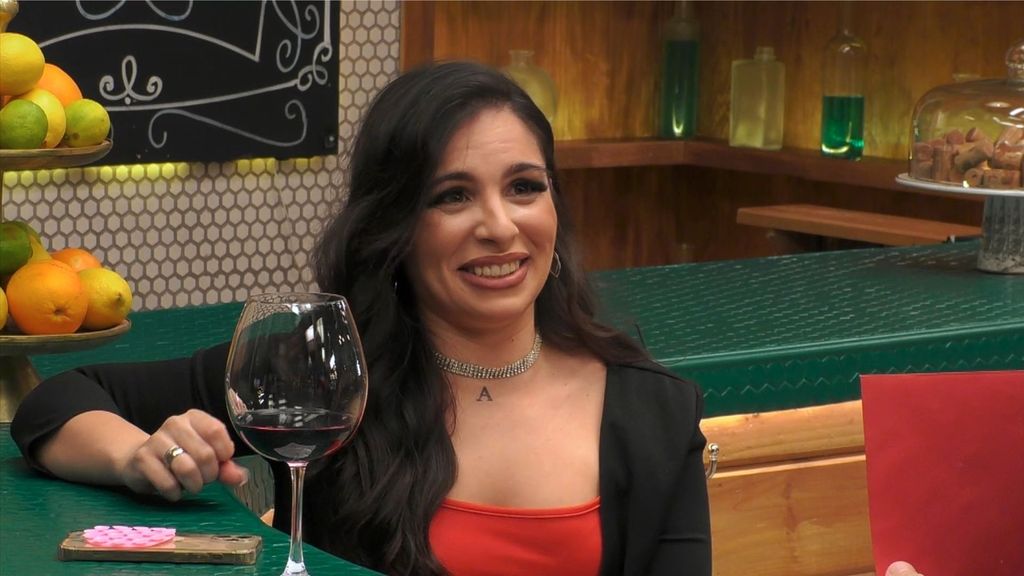 La incredulidad de una soltera al descubrir quién ha pedido ser su cita en 'First Dates': "Yo pensaba que era gay"