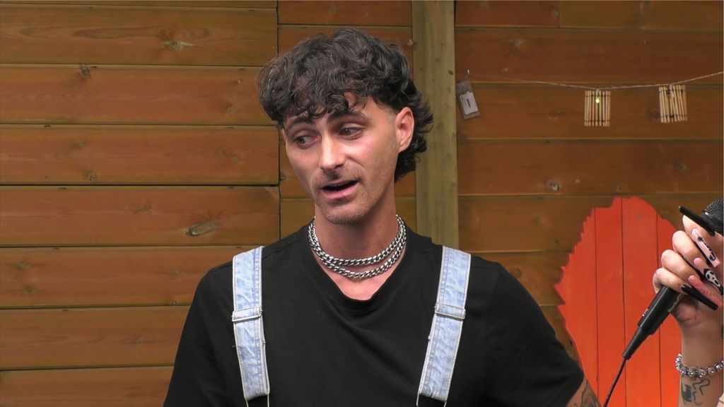 El momento 'Tierra trágame' de un soltero de 'First Dates' con su cita interpretando a Camela: "¿La vas a cantar entera?"