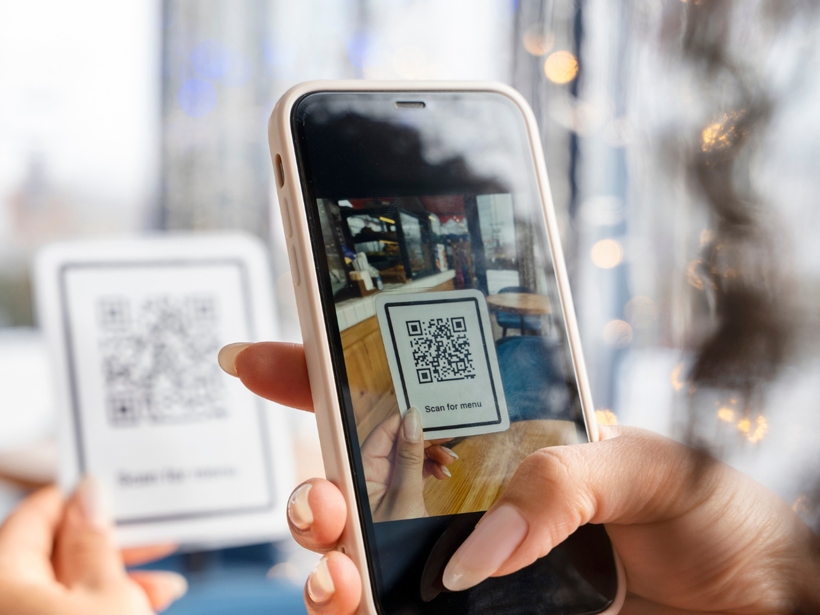 La Policía recomienda extremar la precaución al escanear códigos QR