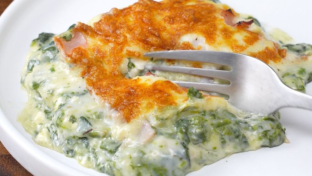 La receta de la lasaña exprés de espinacas a la crema para llevarte a la oficina