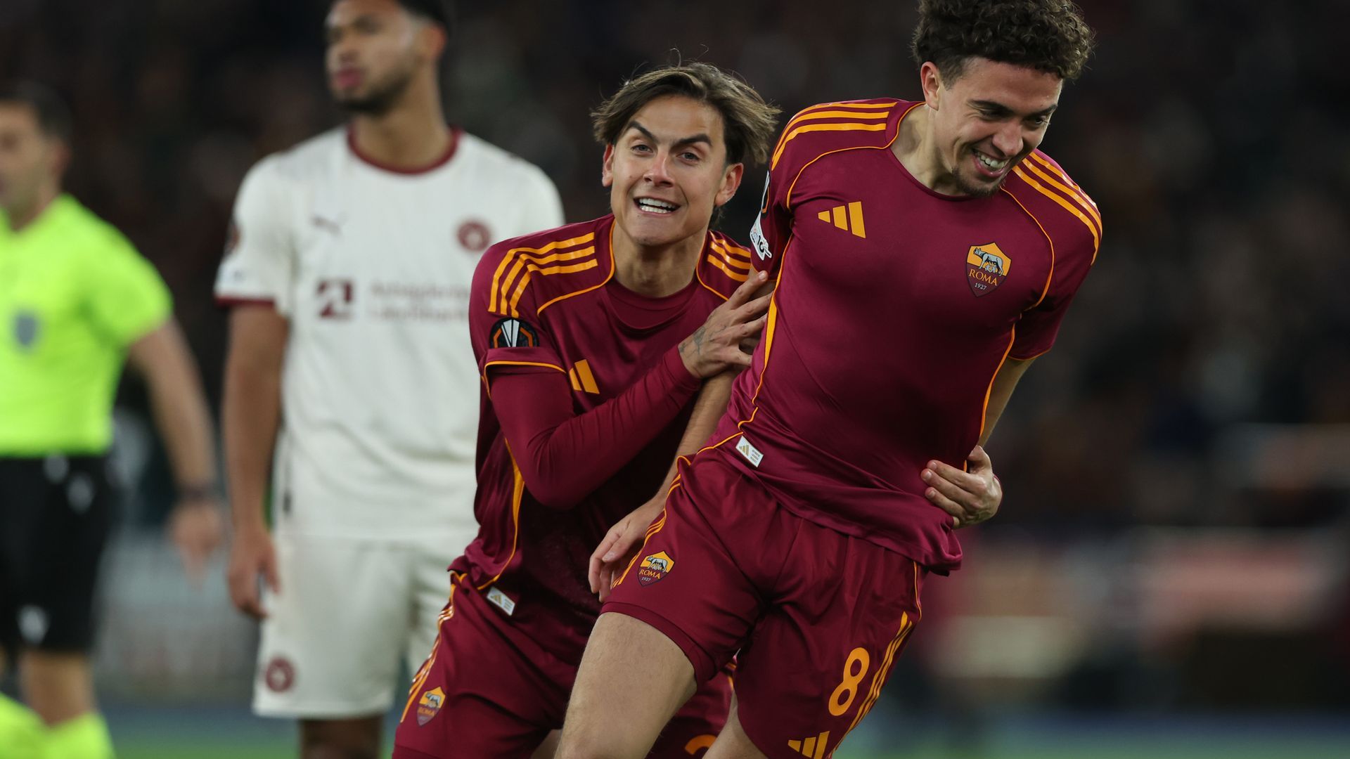 Neil El Aynaoui junto a Dybala