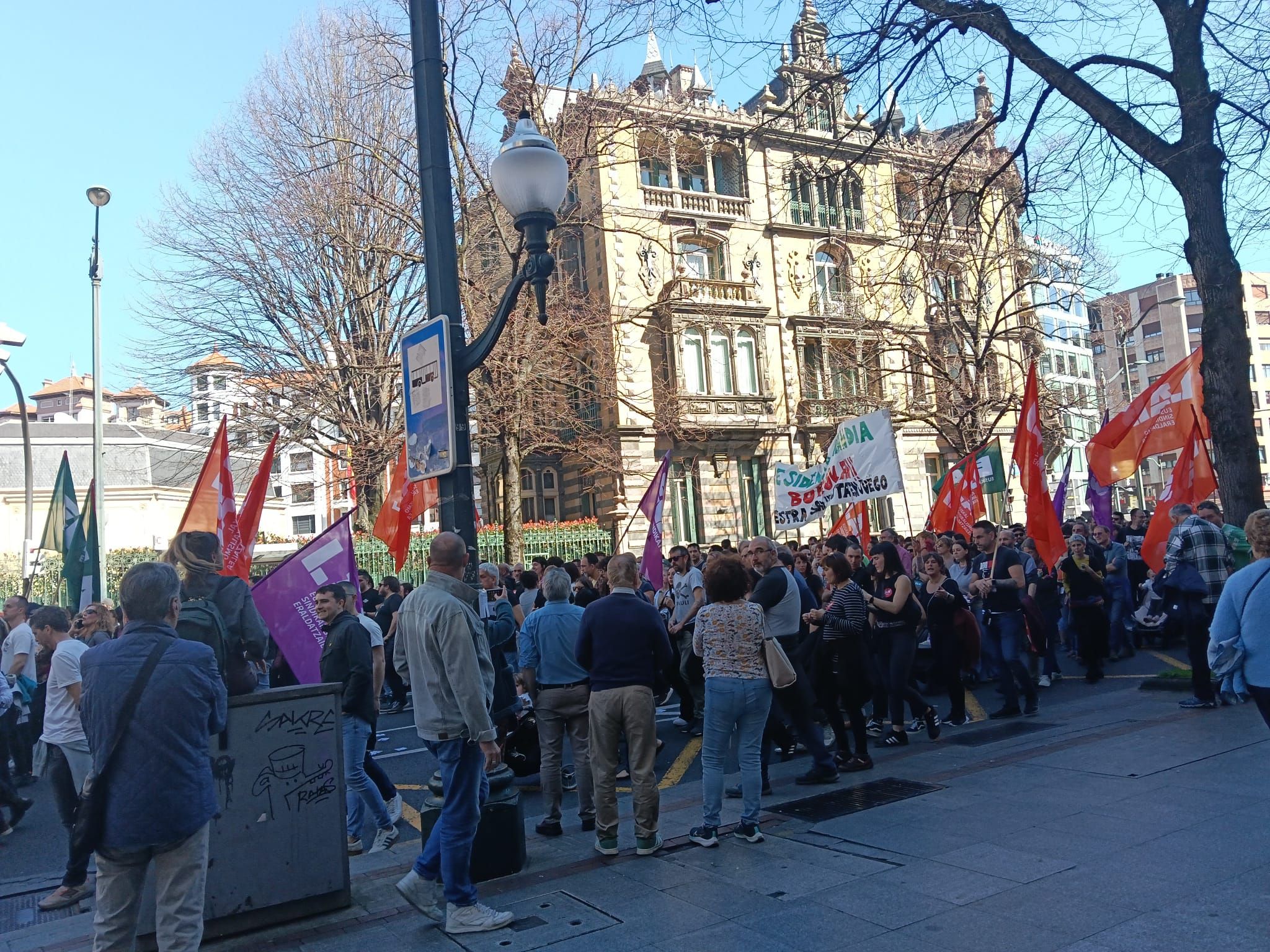 Participantes en la manifestación central que ha salido desde la Plaza Elíptica de Bilbao