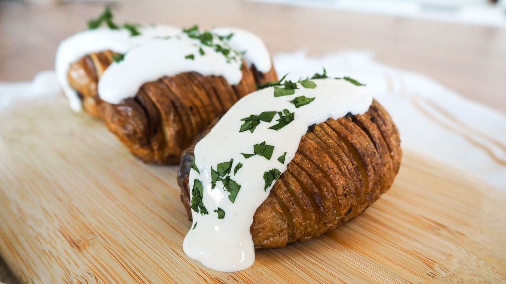 Saúl Craviotto nos hace en Gastro sus patatas Hasselback: su receta para preparar una guarnición especial