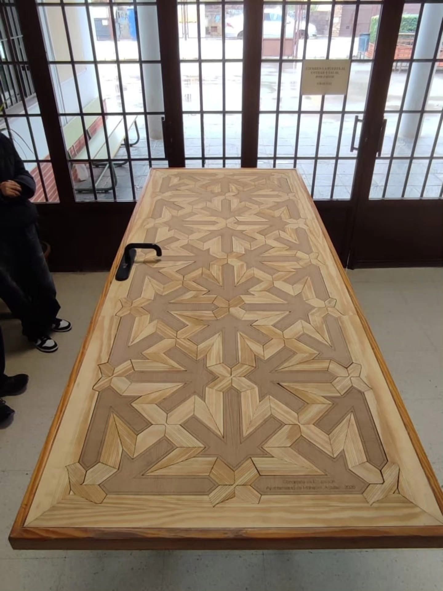 Puerta que crearon los alumnos