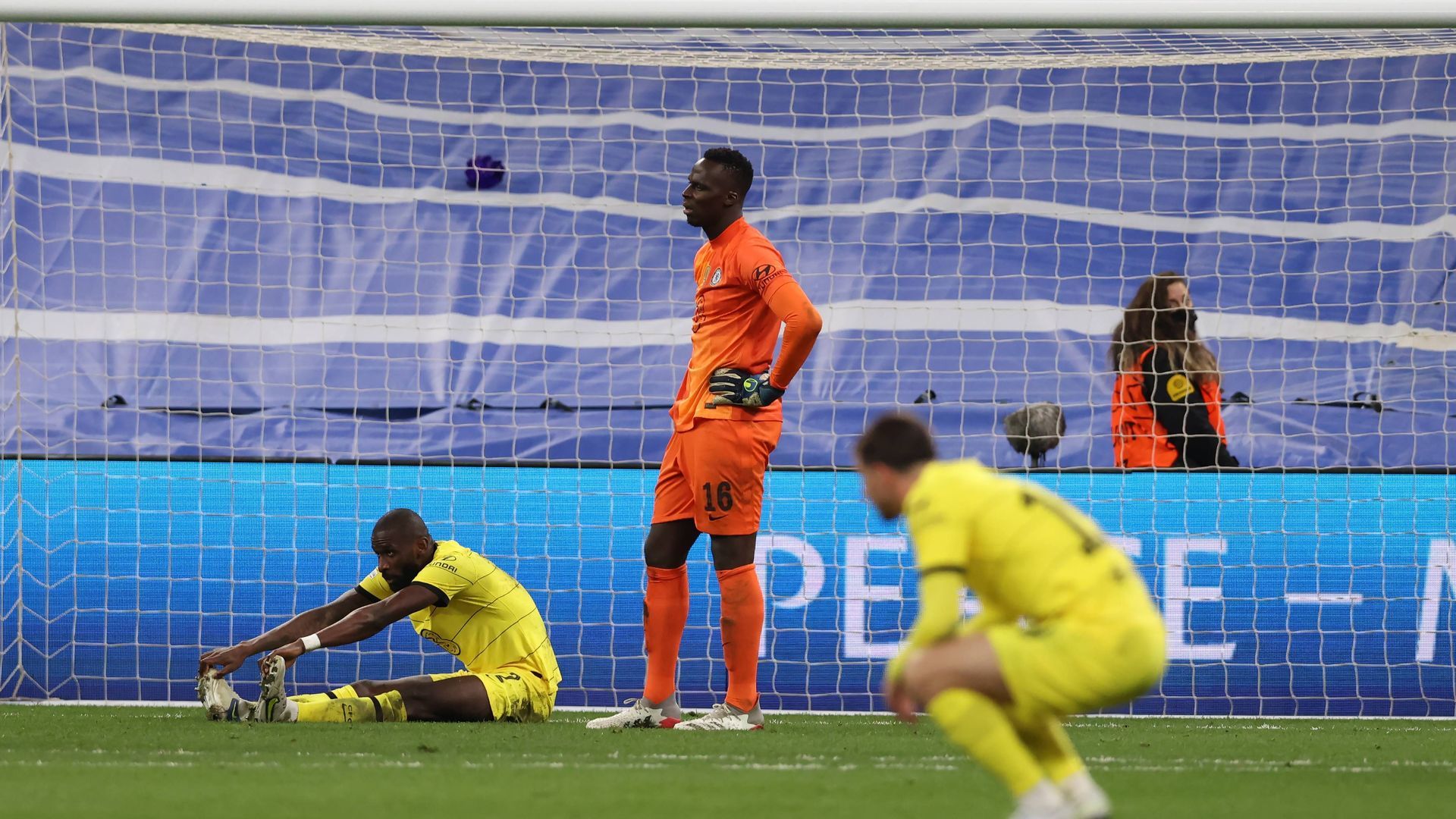 Rüdiger jugando en el Bernabéu un partido con el Chelsaea