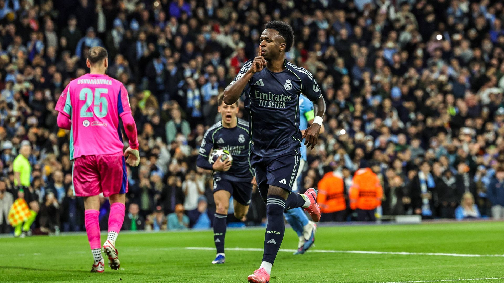 Vinicius Júnior manda callar a la afición del Manchester City