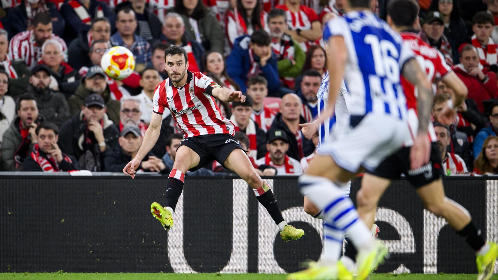 Centro de Iñigo Lekue en Copa ante la Real Sociedad en San Mamés