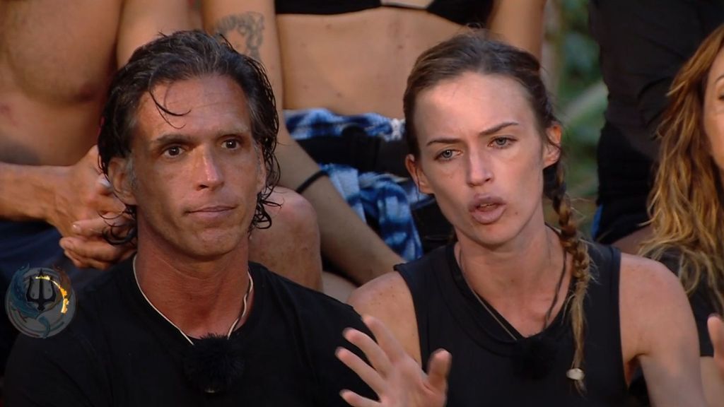 El brutal estallido de Toni Elías ante Almudena en la playa de 'Supervivientes' desata un fuerte cara a cara en directo: "¡Me voy de aquí!"