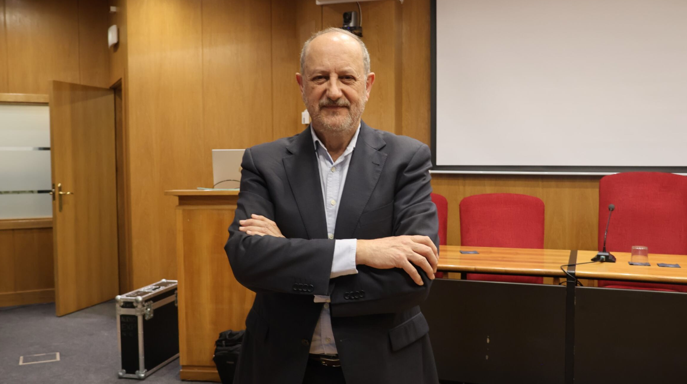 El doctor Nicolás Olea nos advierte de que los disruptores 'hackean' nuestro cuerpo