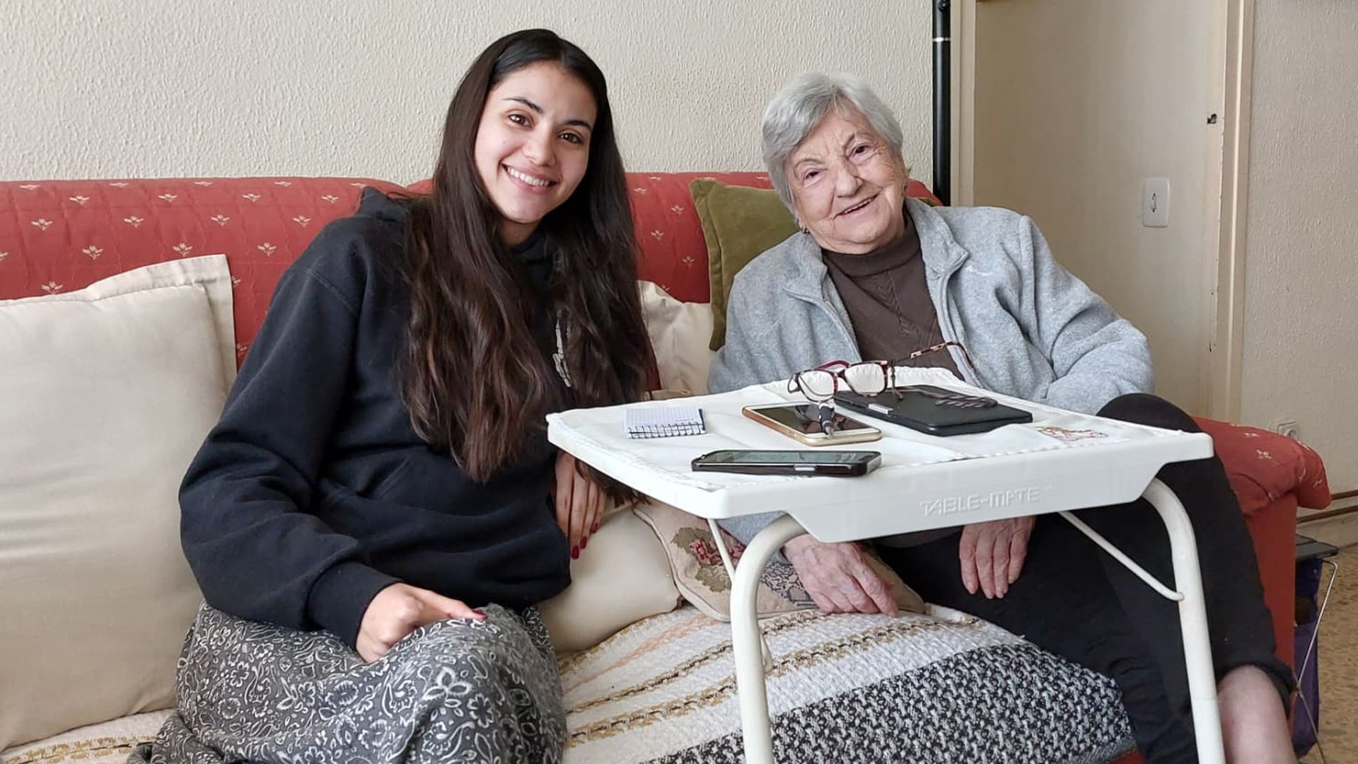 Jamie Maite y Narcisa viven juntas desde hace un mes en un piso de Barcelona Jamie Maite y Narcisa viven juntas desde hace un mes en un piso de Barcelona